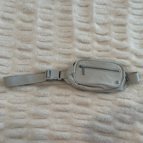 Lululemon Athletica Gray Belt Bag - Picture 4 of 7
